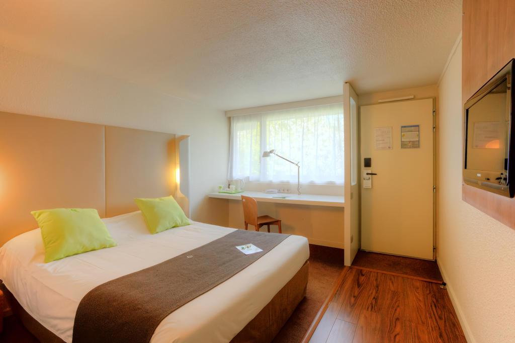 Hotel Campanile Poitiers Exterior foto